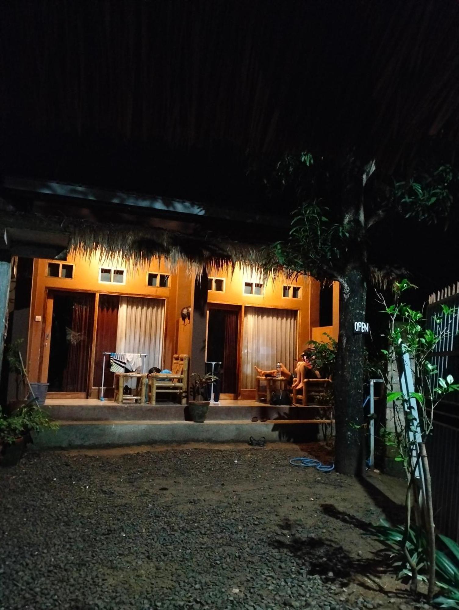 Fullmoon Homestay Kuta  Extérieur photo
