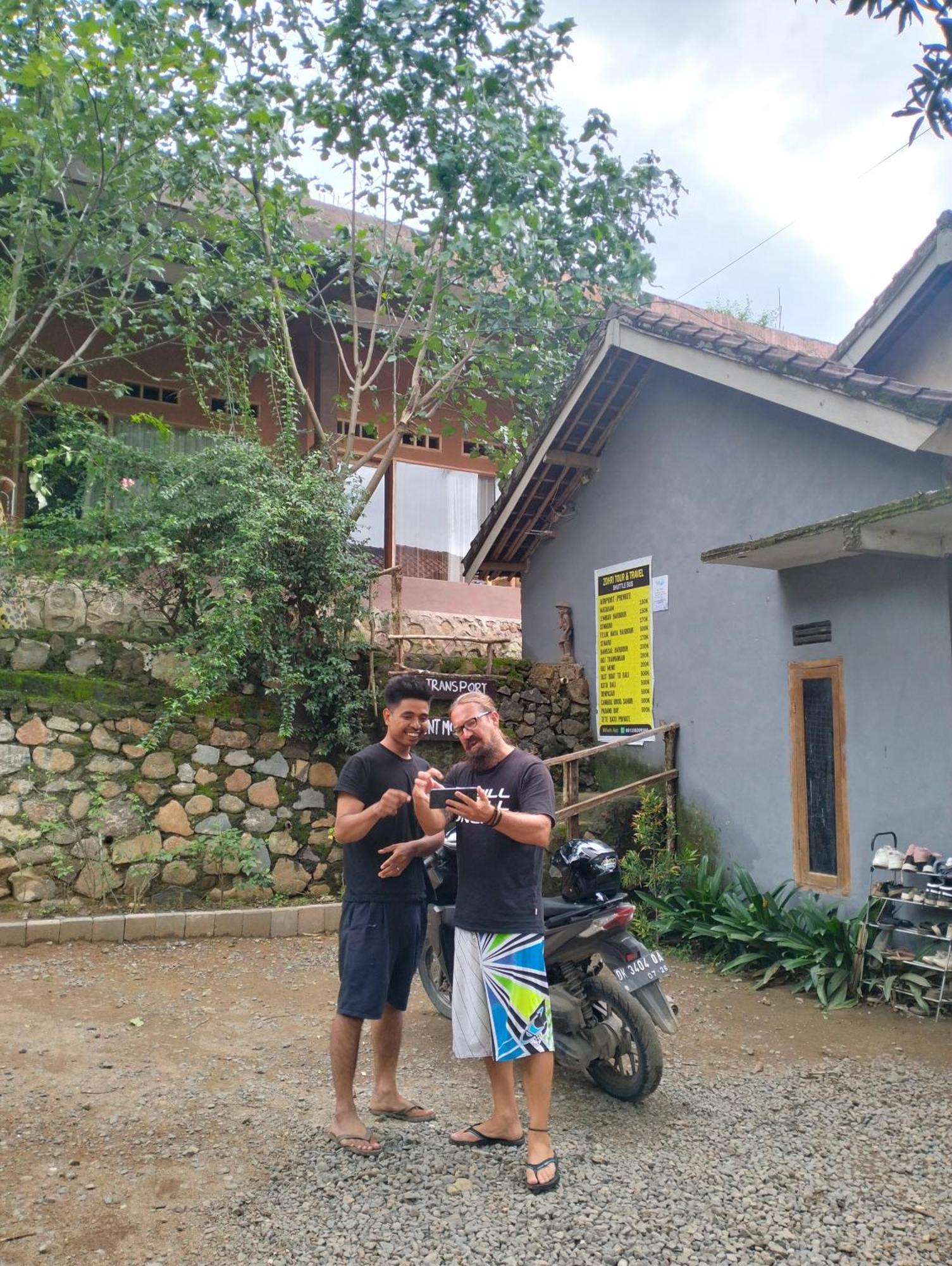 Fullmoon Homestay Kuta  Extérieur photo